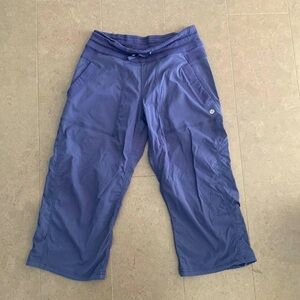 LULULEMON studio crop size 4